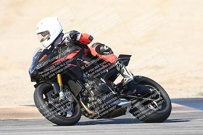 media/Dec-01-2025-Moto Forza (Mon) [[2daa91e15f]]/2-Intermediate Group/Session 2 (Turns 9 and 10)/